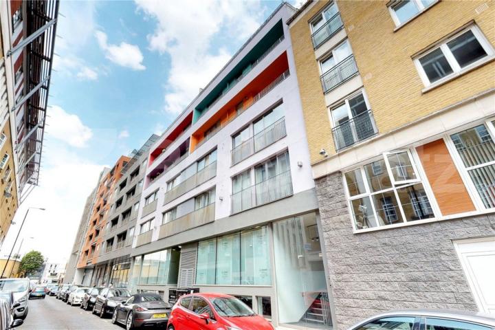 Stunning stylish 1 bed property with large roof terrace Plumbers Row, Aldgate / Whitechapel 